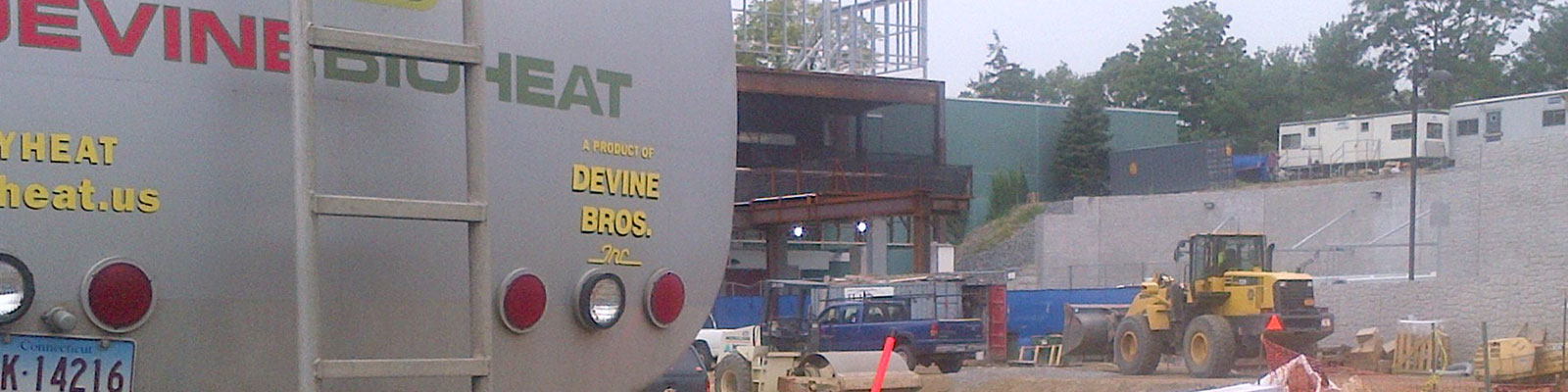 Bioheat Truck with Jobsite in Background | Bioheat Westport | Building Supplies Norwalk